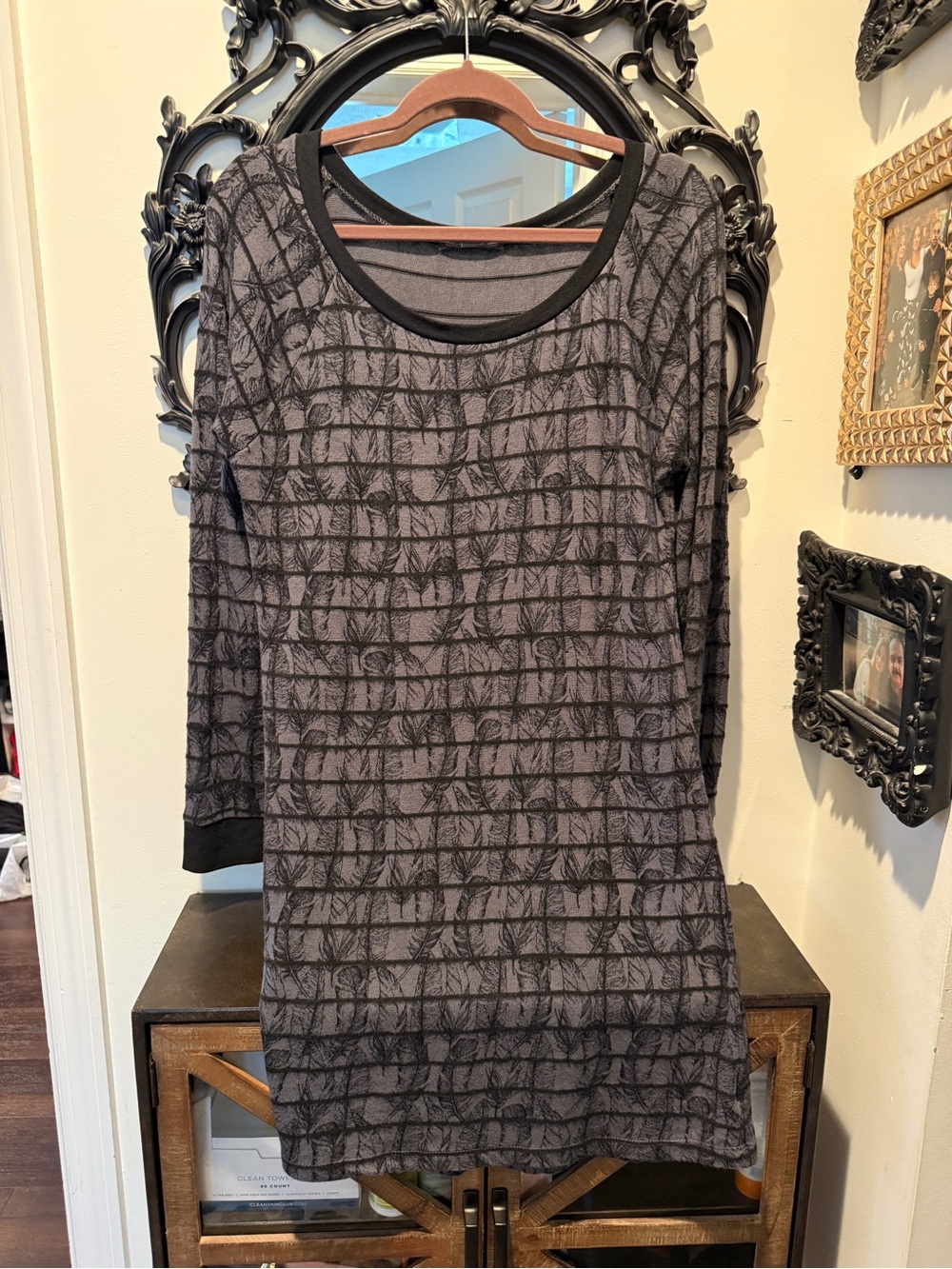 Threads 4 Thought Women's Gray & Black Patterned Long Sleeve Mini Dress L